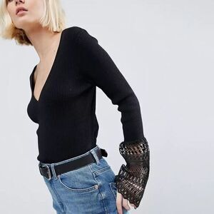 ASOS Sweater With V Neck And Lace Bell Sleeve Black‎ Womens Size 4 Top